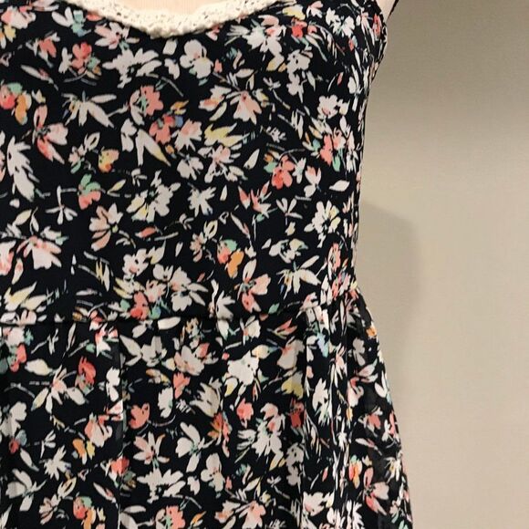 Maurice’s Floral mini dress with lace details - Picture 2 of 13
